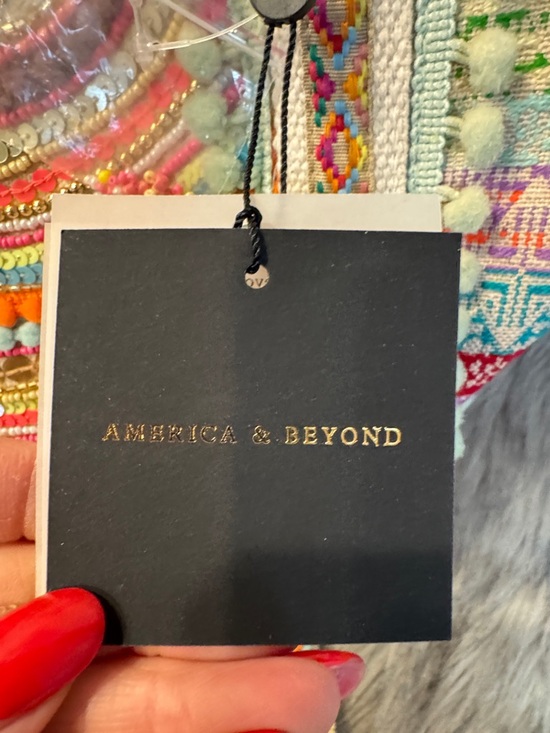 NWT America & Beyond Multicolor Embroidered Tote with Zip Pouch Set - Picture 5 of 13